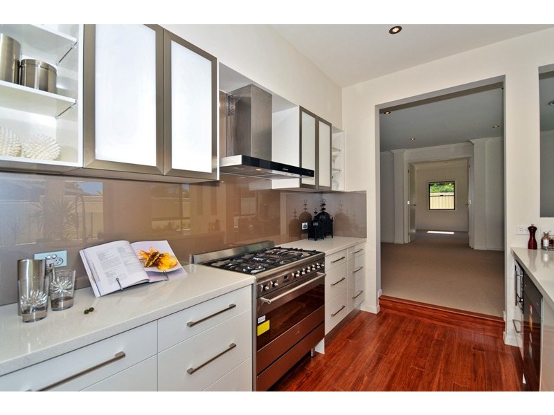 4 Bluejay St, Burleigh Waters QLD 4220