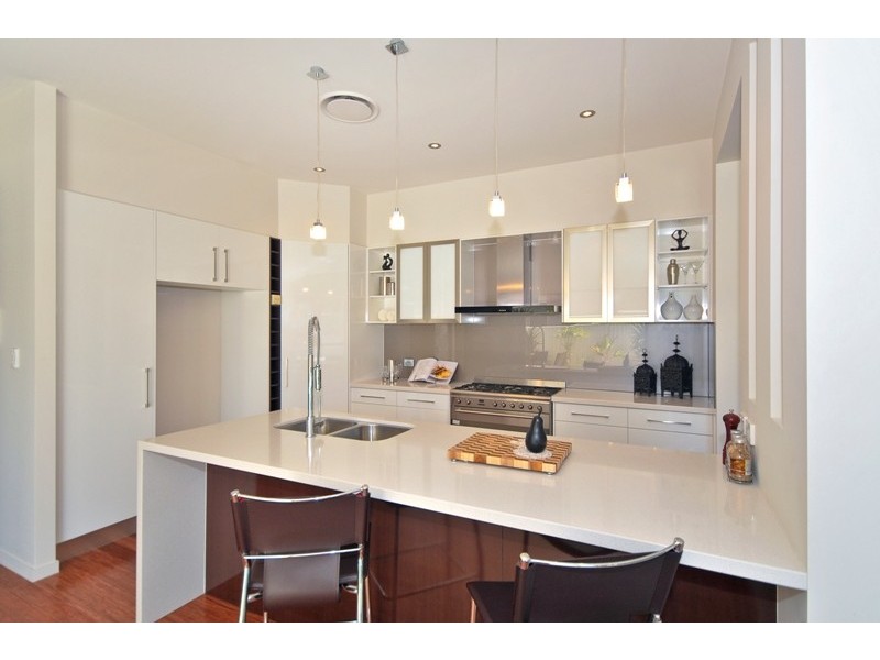 4 Bluejay St, Burleigh Waters QLD 4220