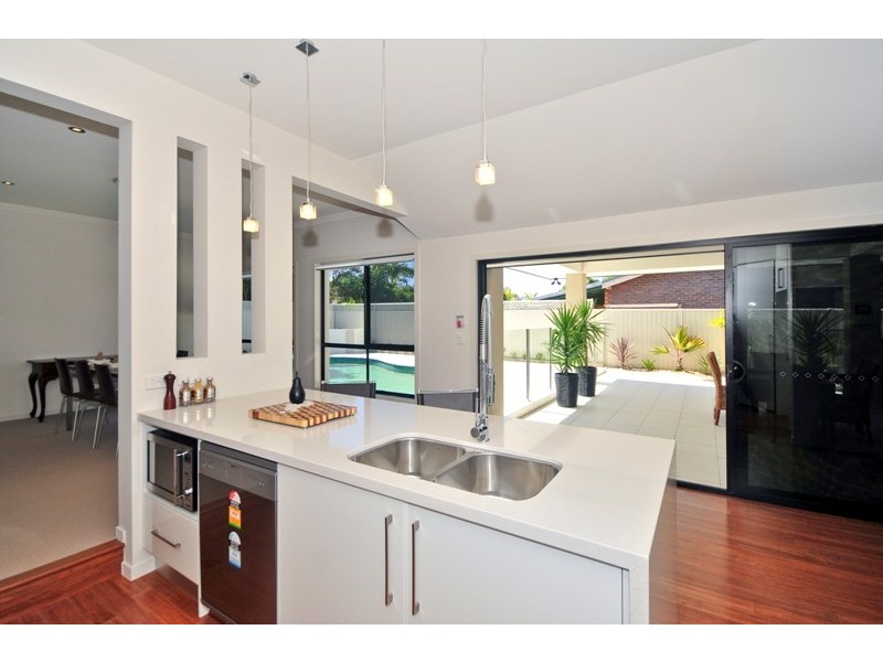 4 Bluejay St, Burleigh Waters QLD 4220