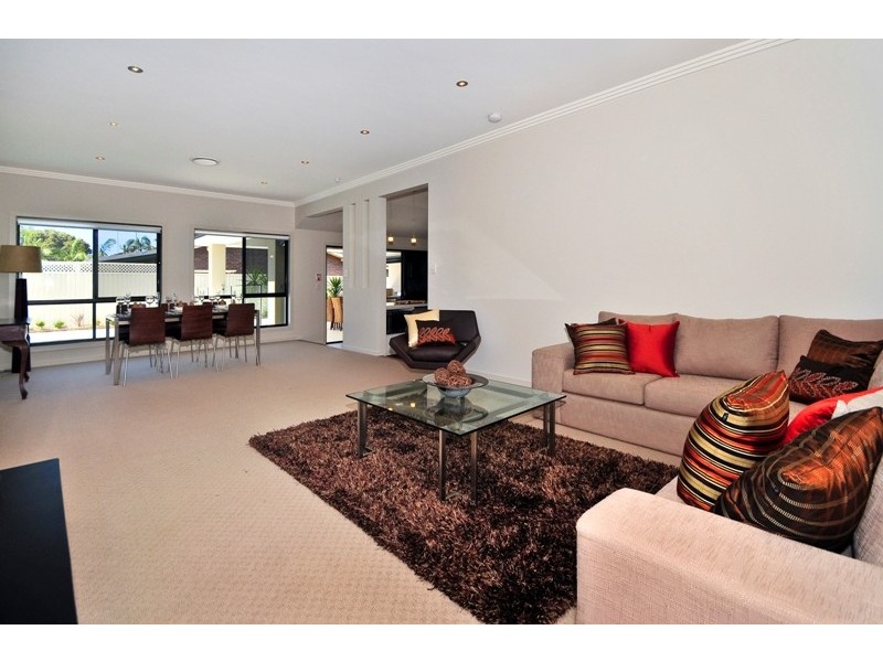 4 Bluejay St, Burleigh Waters QLD 4220