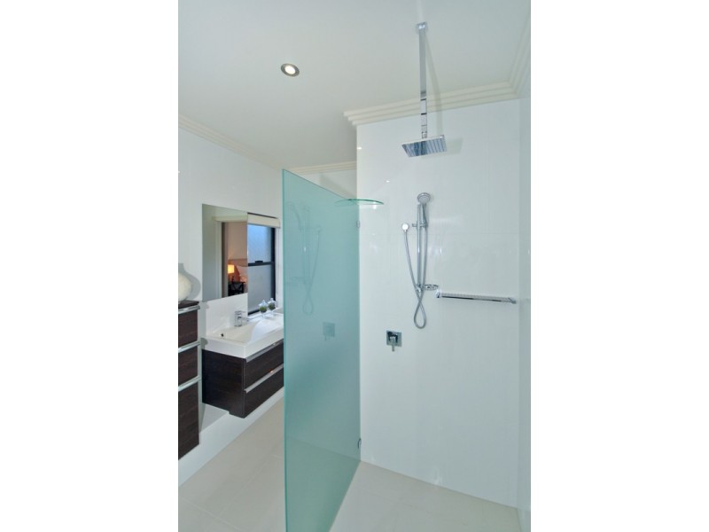 4 Bluejay St, Burleigh Waters QLD 4220