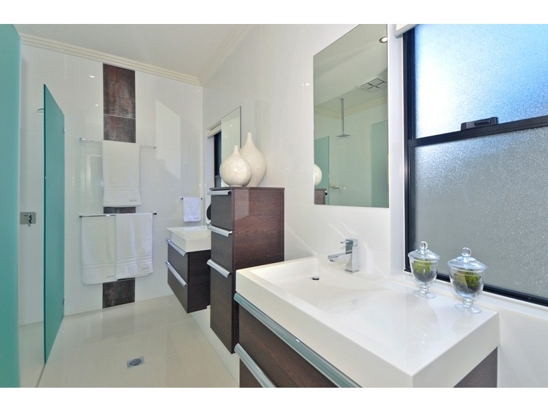 4 Bluejay St, Burleigh Waters QLD 4220