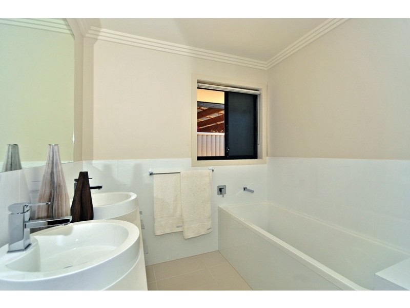 4 Bluejay St, Burleigh Waters QLD 4220