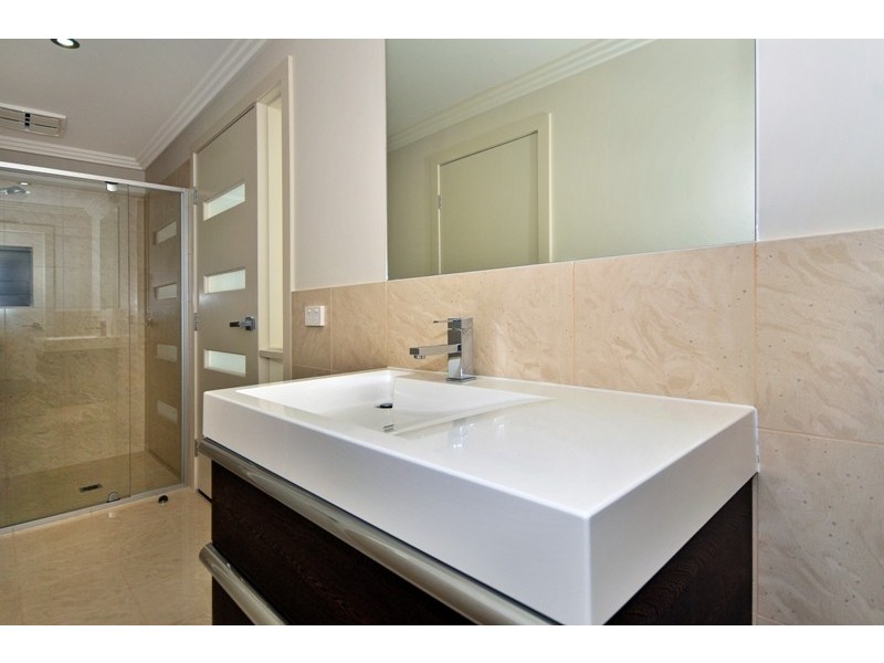 4 Bluejay St, Burleigh Waters QLD 4220