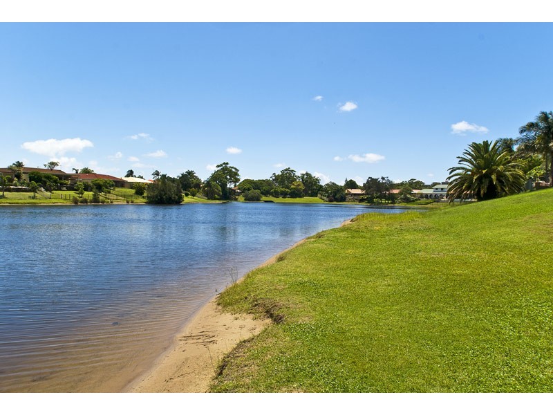 18 Spoonbill Court, Burleigh Waters QLD 4220