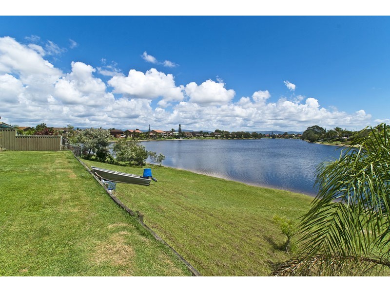 18 Spoonbill Court, Burleigh Waters QLD 4220