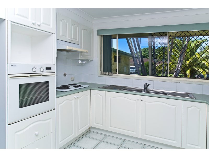 18 Spoonbill Court, Burleigh Waters QLD 4220