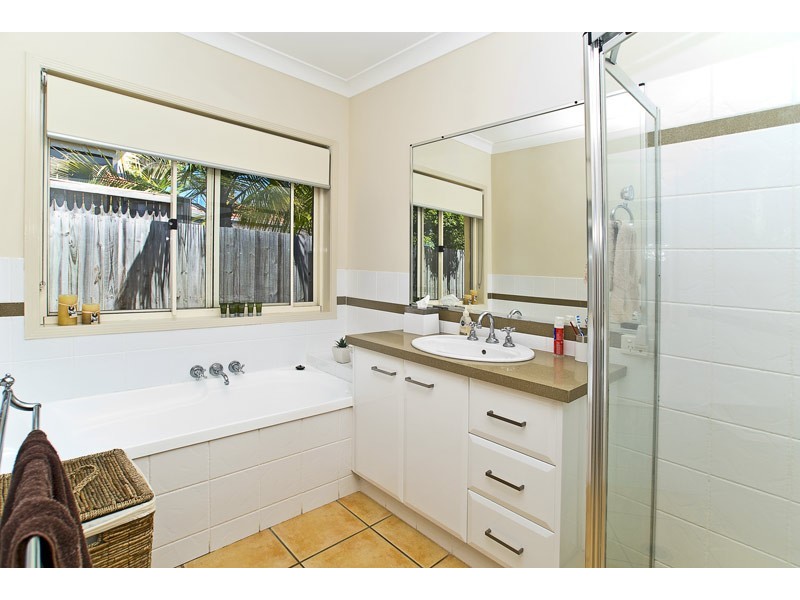 24 Tropicana Circuit, Burleigh Waters QLD 4220