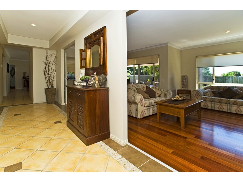 24 Tropicana Circuit, Burleigh Waters QLD 4220