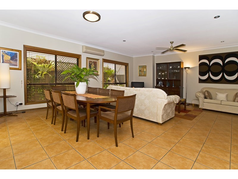 2/27 Beachcomber Court, Burleigh Waters QLD 4220