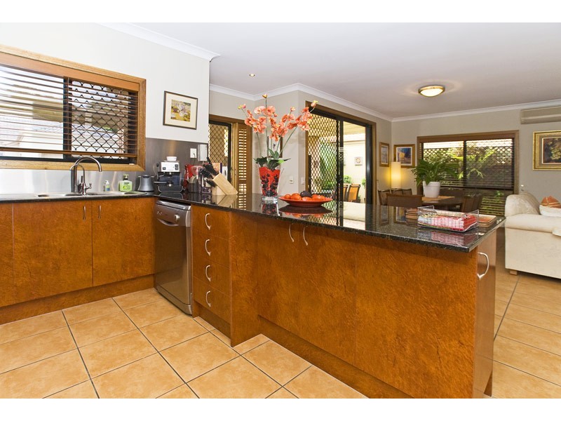 2/27 Beachcomber Court, Burleigh Waters QLD 4220