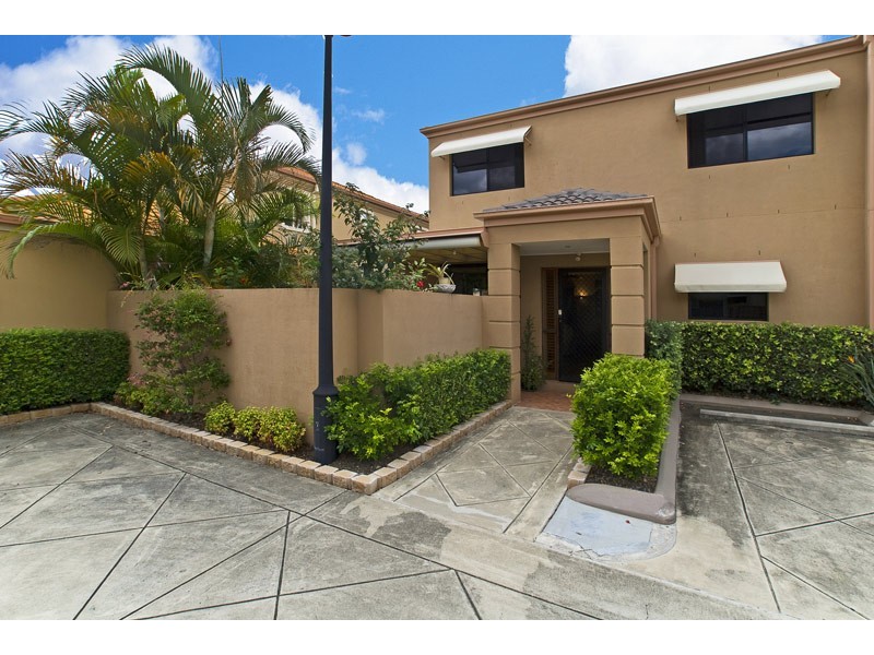 2/27 Beachcomber Court, Burleigh Waters QLD 4220