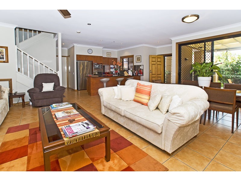 2/27 Beachcomber Court, Burleigh Waters QLD 4220