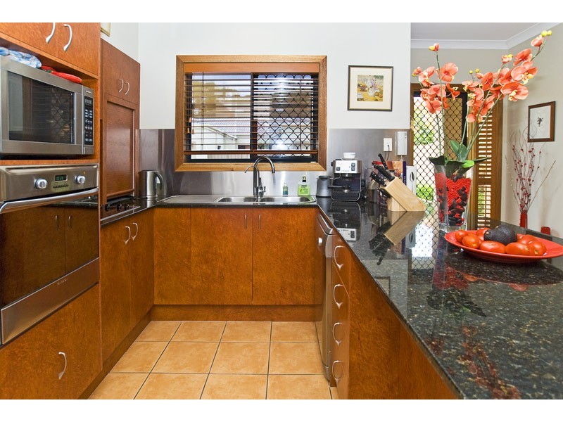 2/27 Beachcomber Court, Burleigh Waters QLD 4220