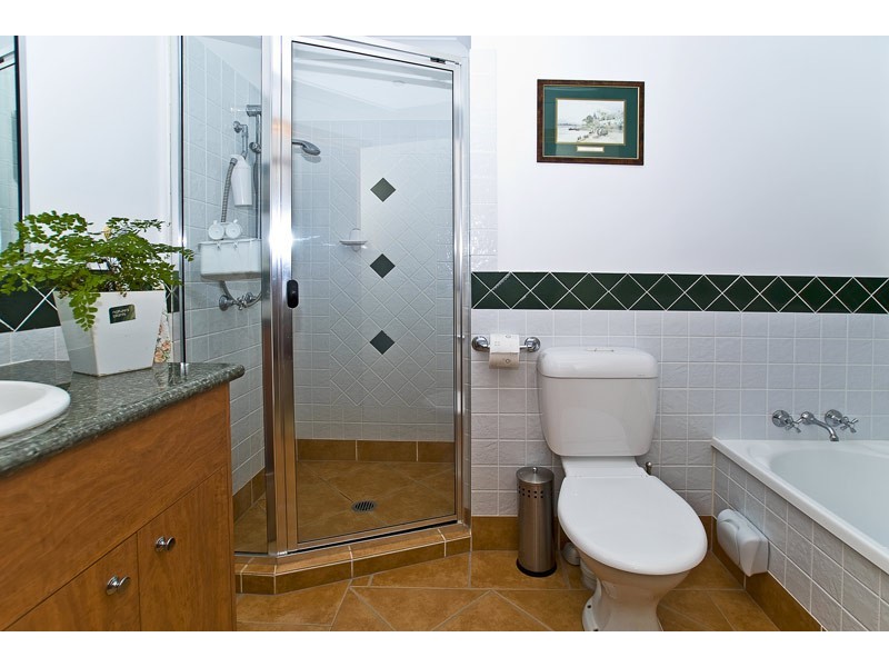 2/27 Beachcomber Court, Burleigh Waters QLD 4220