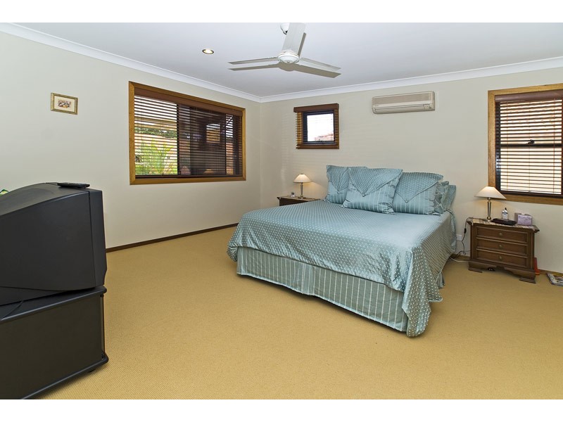 2/27 Beachcomber Court, Burleigh Waters QLD 4220