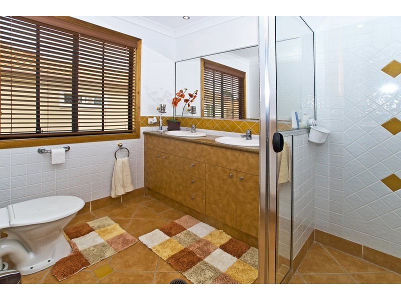 2/27 Beachcomber Court, Burleigh Waters QLD 4220