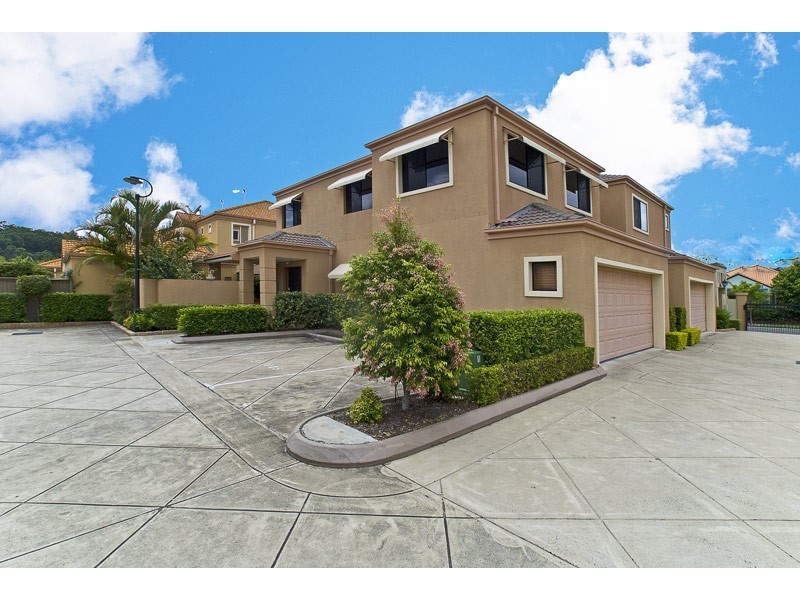 2/27 Beachcomber Court, Burleigh Waters QLD 4220