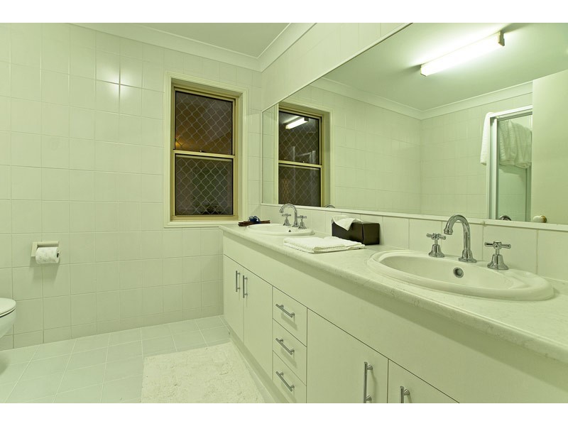 9 Pintail Crescent, Burleigh Waters QLD 4220