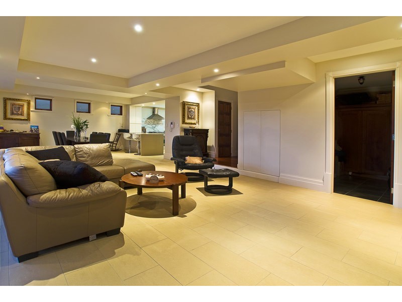 Broadbeach Waters QLD 4218