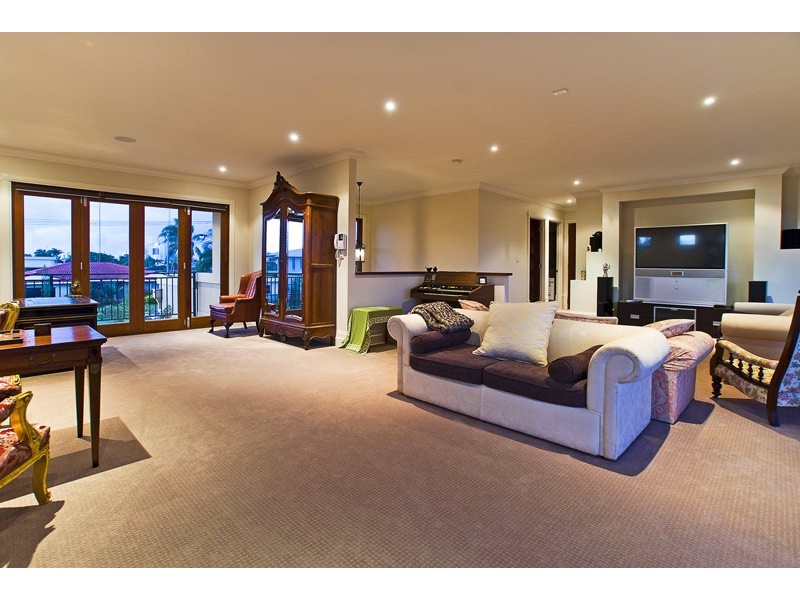 Broadbeach Waters QLD 4218