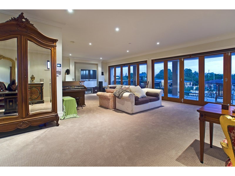 Broadbeach Waters QLD 4218