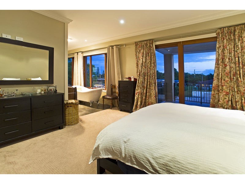 Broadbeach Waters QLD 4218