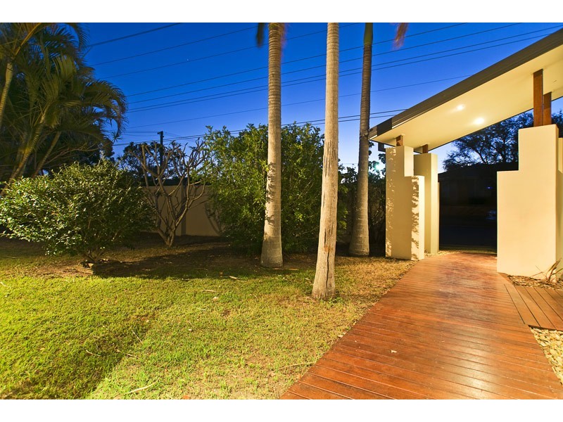3 Egret Avenue, Burleigh Waters QLD 4220