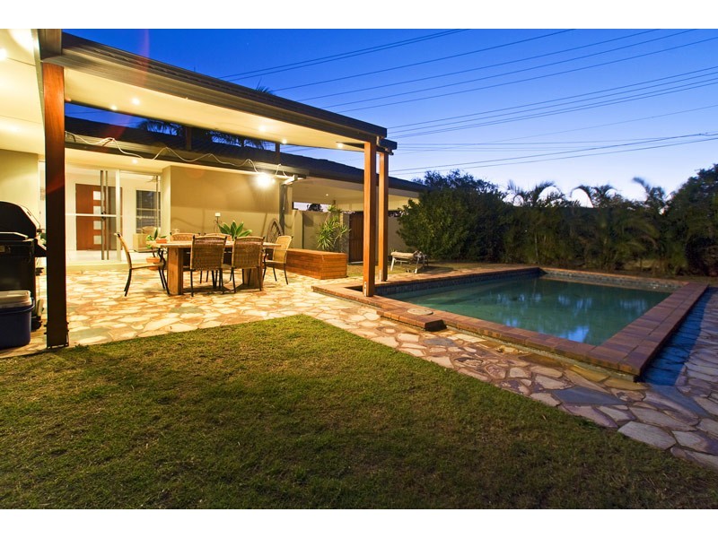 3 Egret Avenue, Burleigh Waters QLD 4220