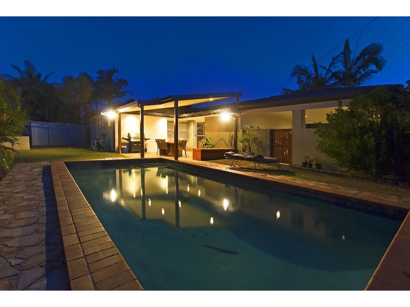 3 Egret Avenue, Burleigh Waters QLD 4220