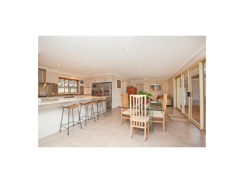 34 Bluejay St, Burleigh Waters QLD 4220