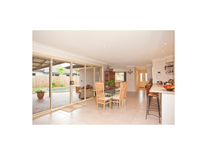 34 Bluejay St, Burleigh Waters QLD 4220