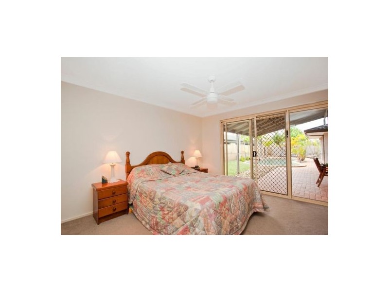 34 Bluejay St, Burleigh Waters QLD 4220