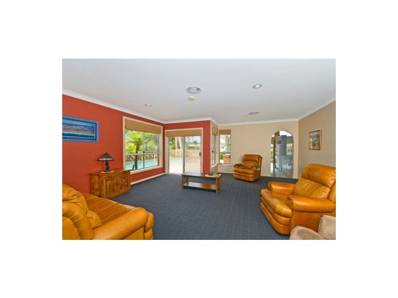 49 Pintail Crescent, Burleigh Waters QLD 4220