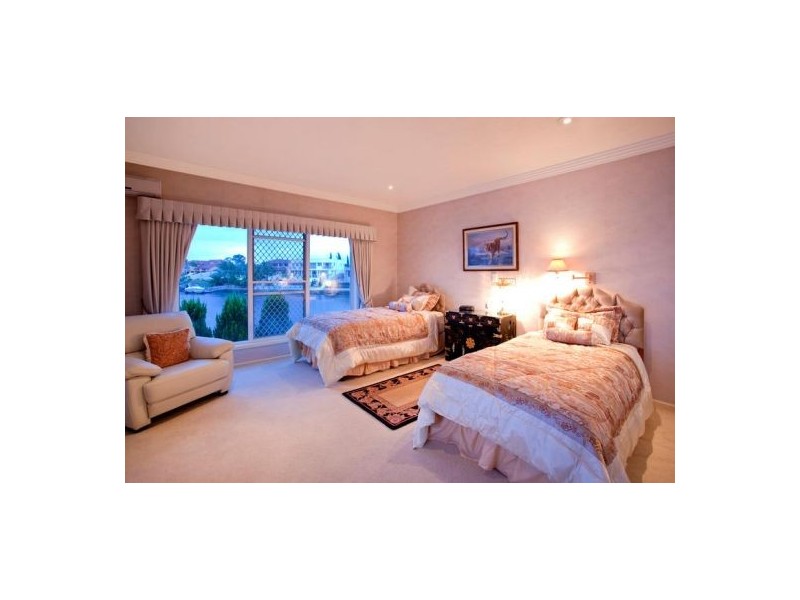 45 Portobello Drive, Mermaid Waters QLD 4218