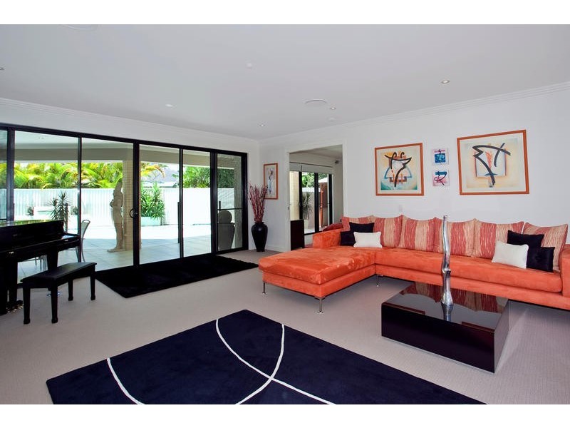 6 Bittern Ave, Burleigh Waters QLD 4220