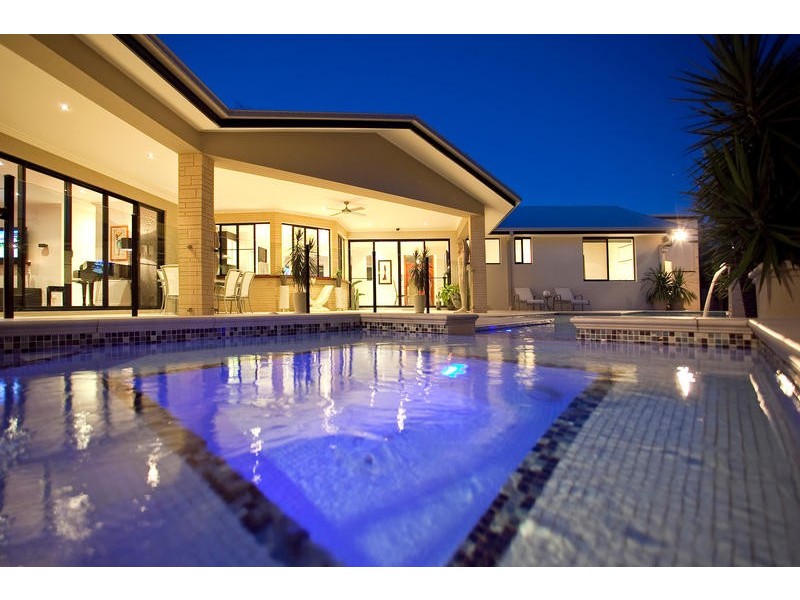 6 Bittern Ave, Burleigh Waters QLD 4220