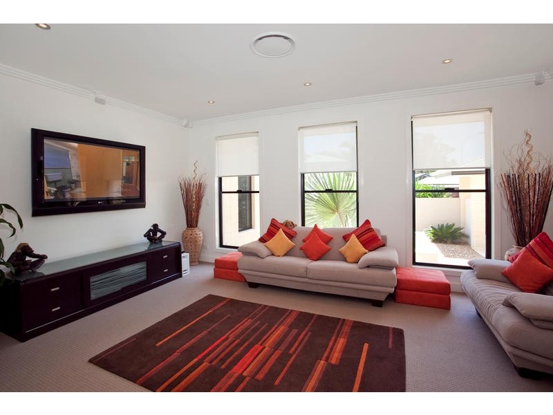 6 Bittern Ave, Burleigh Waters QLD 4220