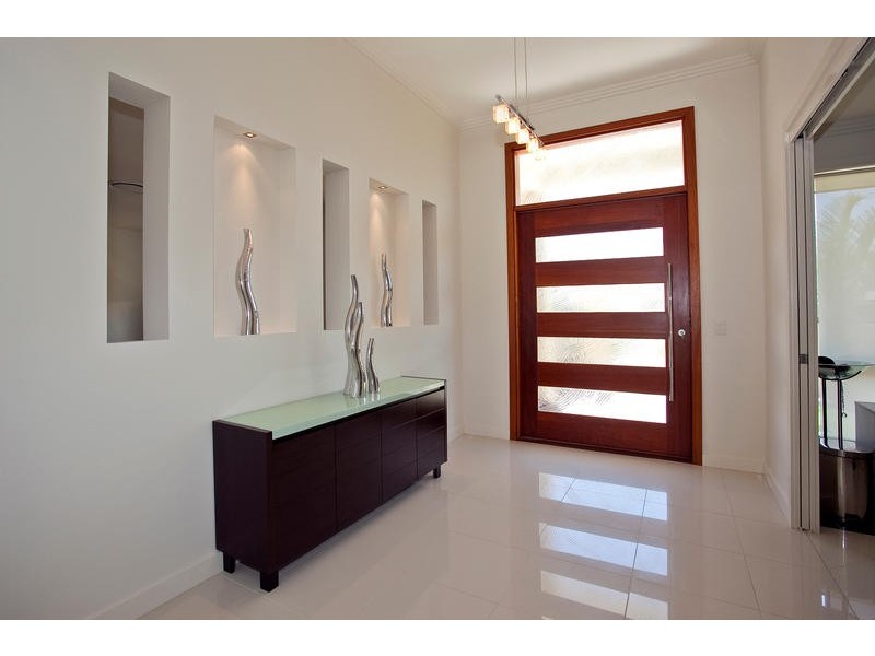 6 Bittern Ave, Burleigh Waters QLD 4220