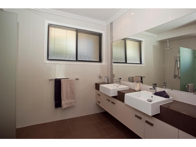 6 Bittern Ave, Burleigh Waters QLD 4220