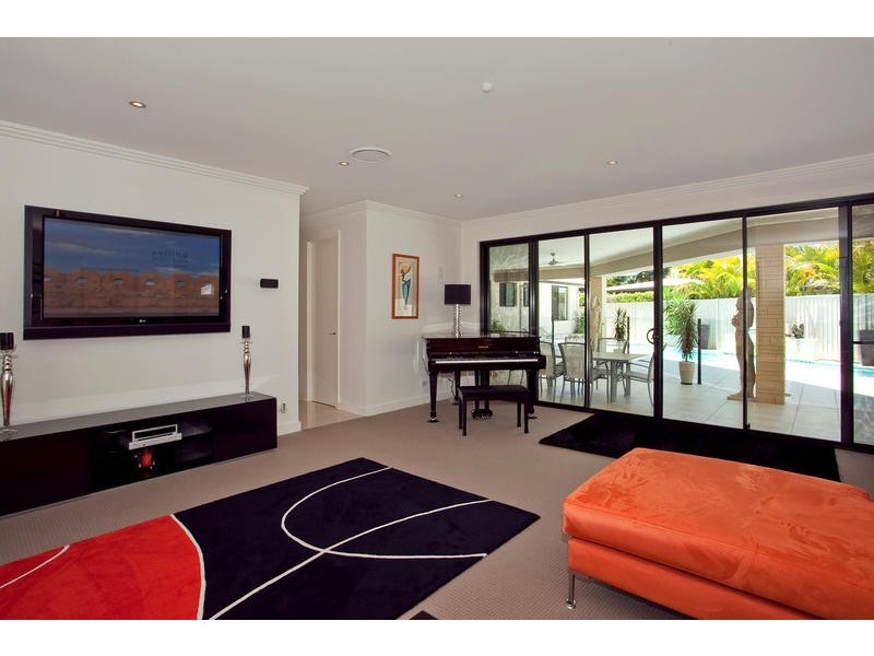 6 Bittern Ave, Burleigh Waters QLD 4220