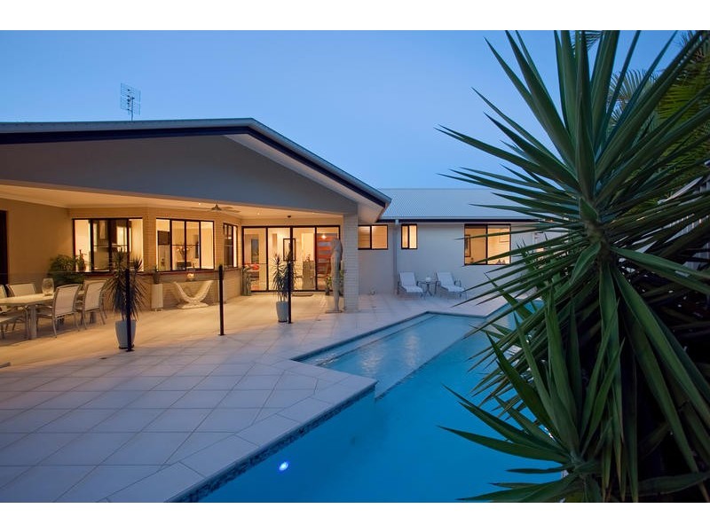 6 Bittern Ave, Burleigh Waters QLD 4220