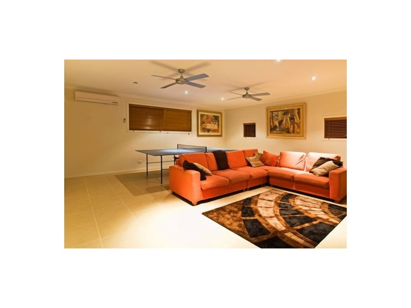 222 Acanthus Avenue, Burleigh Waters QLD 4220