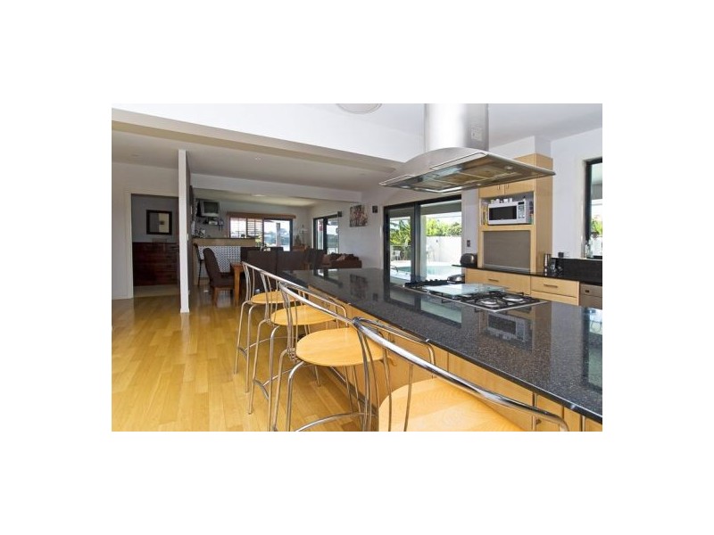 222 Acanthus Avenue, Burleigh Waters QLD 4220