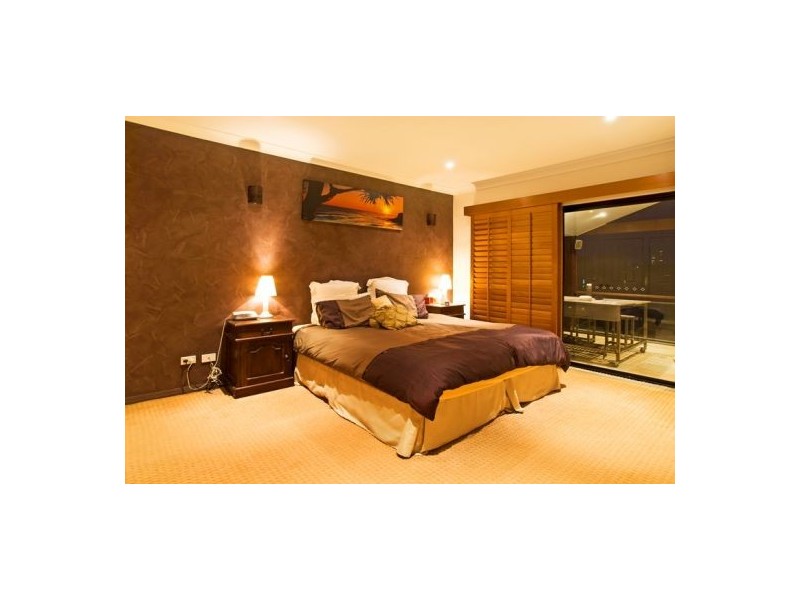 222 Acanthus Avenue, Burleigh Waters QLD 4220