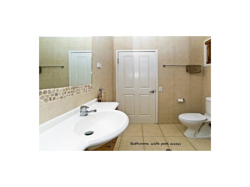 222 Acanthus Avenue, Burleigh Waters QLD 4220