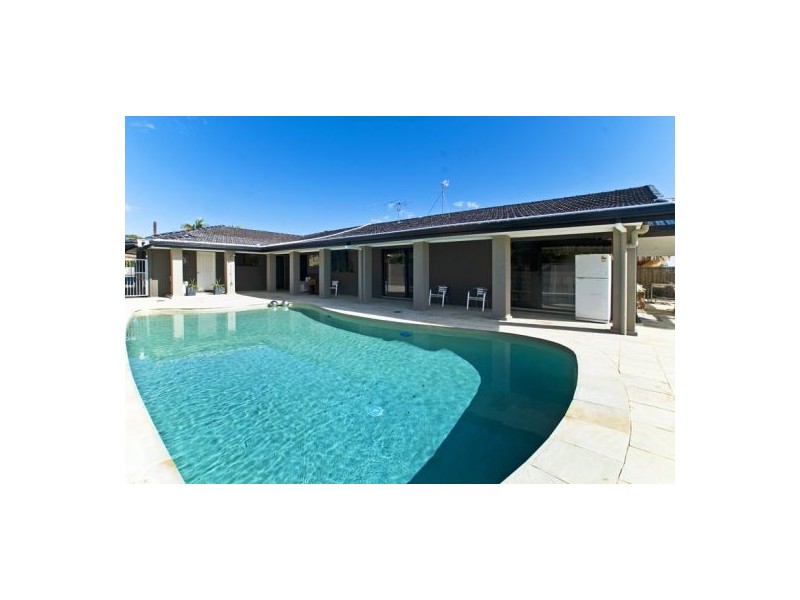 222 Acanthus Avenue, Burleigh Waters QLD 4220