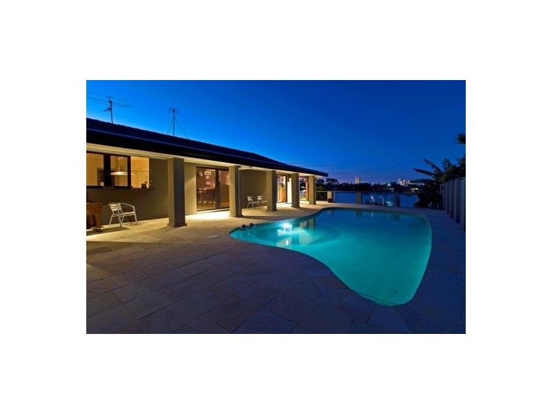 222 Acanthus Avenue, Burleigh Waters QLD 4220