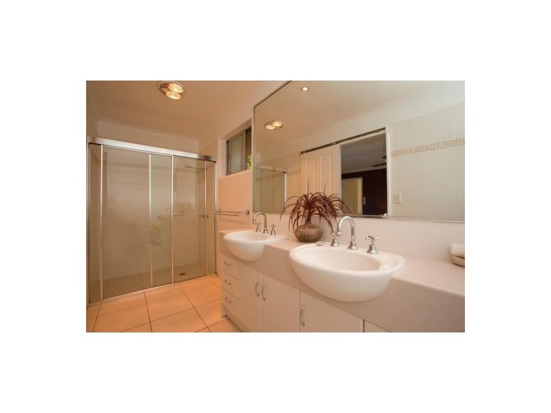 10 Eagle Avenue, Burleigh Waters QLD 4220