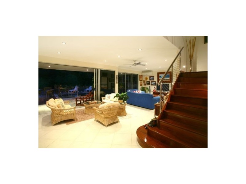 10 Elanora Drive, Burleigh Heads QLD 4220